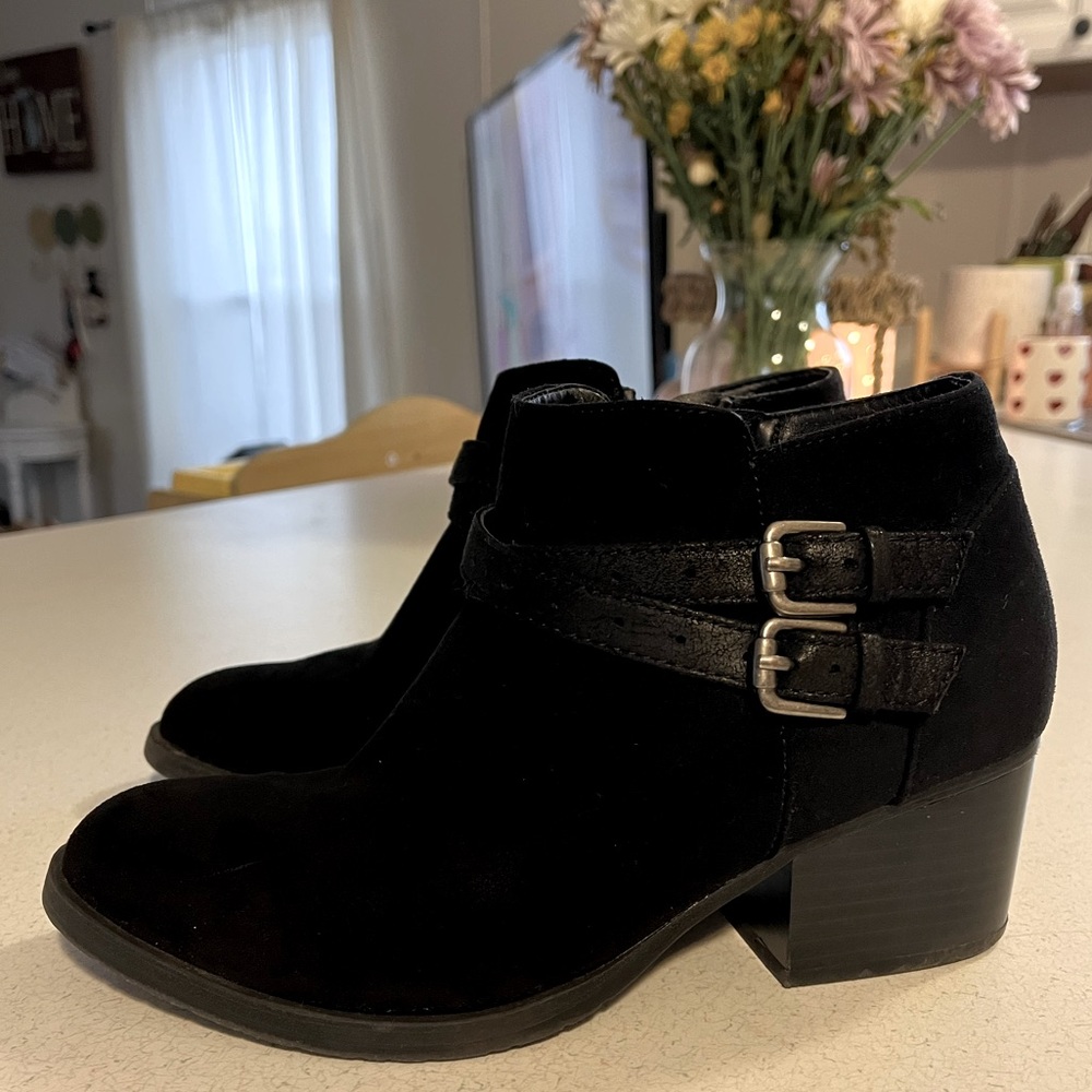 Black booties with buckle detail. Size 6 Like new!